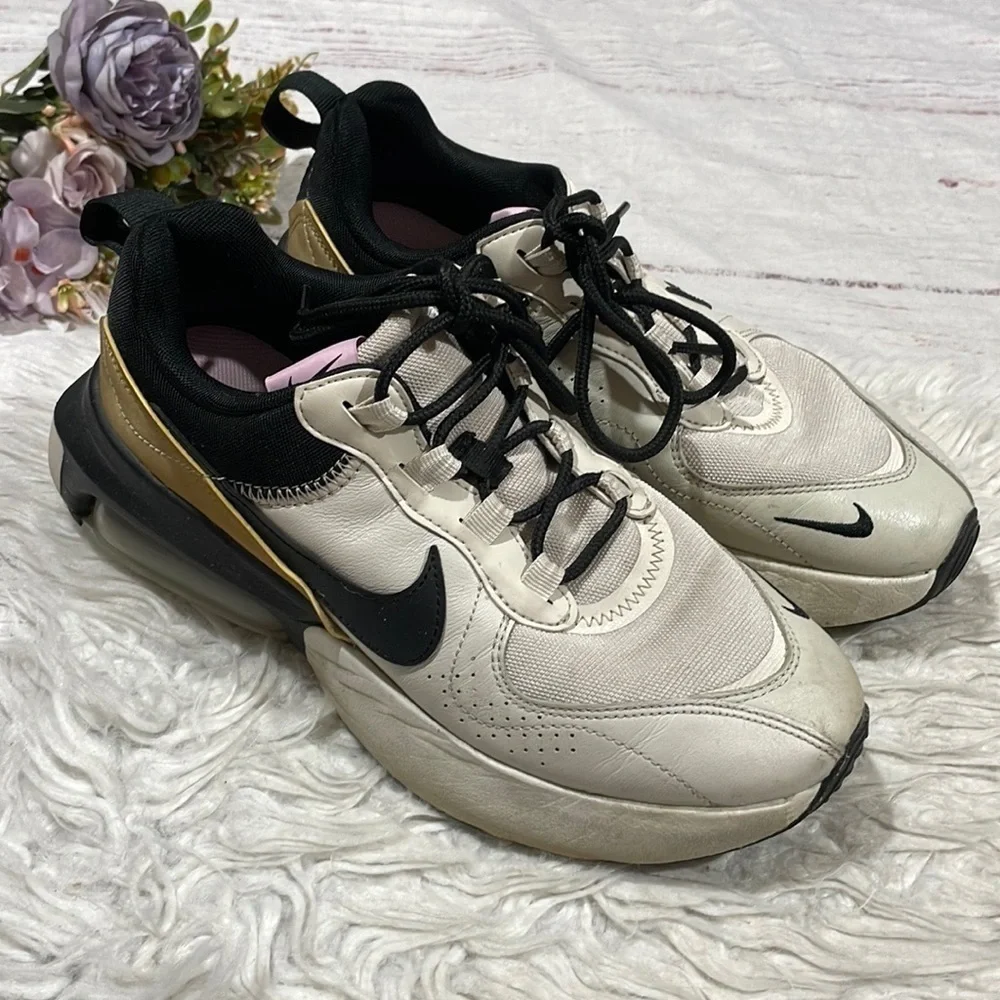 Nike Air Max Cream Gold Lace Up Verona Sneakers